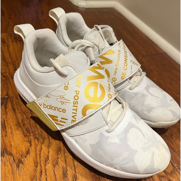 New Balance Other - Baseball cleats new balance white and gold